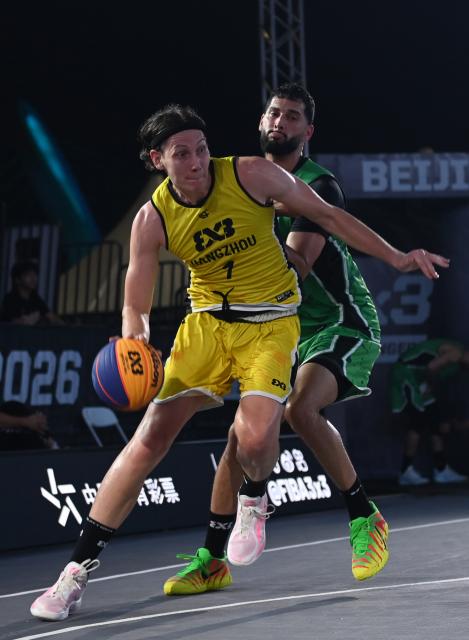 (260822) -- BEIJING, Aug. 22, 2026 (Xinhua) -- Vuk Borovicanin (L) of Hangzhou competes during the pool B match between Hangzhou of China and Toa Baja of Puerto Rico at FIBA 3X3 Beijing Challenger 2026 in Beijing, China, Aug. 22, 2026. (Xinhua/Li Jundong)