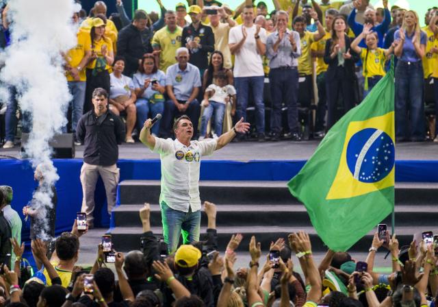(260822) -- RIO DE JANEIRO, Aug. 22, 2026 (Xinhua) -- Brazilian Senator Flavio Bolsonaro (front C), presidential candidate of Brazil's Liberal Party, attends a campaign rally in Rio de Janeiro, Brazil, Aug. 22, 2026. (Photo by Daniel Ramalho/Xinhua)