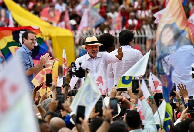 (260822) -- RIO DE JANEIRO, Aug. 22, 2026 (Xinhua) -- Brazilian President Luiz Inacio Lula da Silva (wearing a hat), presidential candidate of Brazil's ruling Workers' Party, attends a campaign rally in Rio de Janeiro, Brazil, Aug. 22, 2026. (Xinhua/Jin Haoyuan)