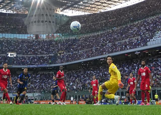 (260823) -- MILAN, Aug. 23, 2026 (Xinhua) -- Monza's goalkeeper Samuel Pizzignacco (4th R) fails to save the ball during a Serie A football match between Inter Milan and Monza in Milan, Italy, Aug. 22, 2026. (Photo by Alberto Lingria/Xinhua)