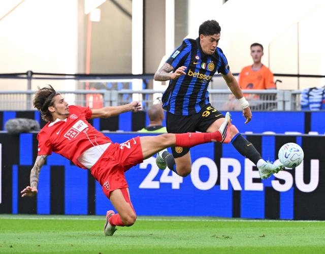 (260823) -- MILAN, Aug. 23, 2026 (Xinhua) -- Inter Milan's Alessandro Bastoni (R) vies with Monza's Andrea Colpani during a Serie A football match between Inter Milan and Monza in Milan, Italy, Aug. 22, 2026. (Photo by Alberto Lingria/Xinhua)