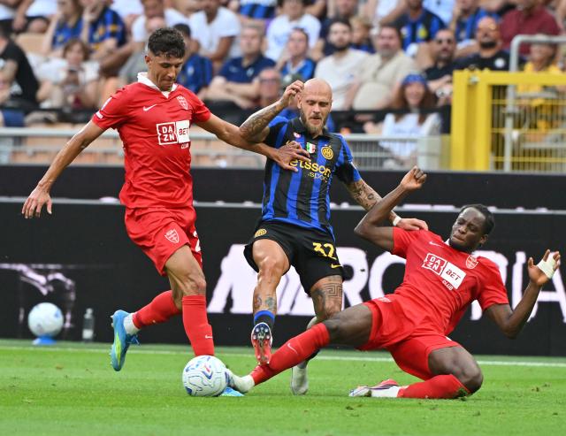 (260823) -- MILAN, Aug. 23, 2026 (Xinhua) -- Inter Milan's Federico Dimarco (C) vies with Monza's Adam Bakoune (L) and Eddy Kouadio during a Serie A football match between Inter Milan and Monza in Milan, Italy, Aug. 22, 2026. (Photo by Alberto Lingria/Xinhua)