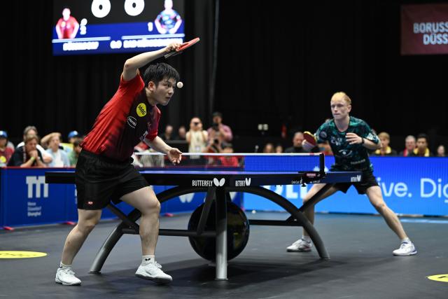 (260823) -- DUSSELDORF, Aug. 23, 2026 (Xinhua) -- Fan Zhendong (L) of Borussia Dusseldorf serves against Andre Bertelsmeier of TSV Bad Konigshofen during the Bundesliga table tennis match between Borussia Dusseldorf and TSV Bad Konigshofen in Dusseldorf, Germany, Aug. 22, 2026. (Xinhua/Zhang Haofu)