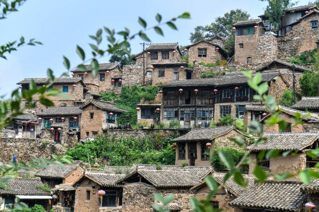 (260823) -- YANGQUAN, Aug. 23, 2026 (Xinhua) -- This photo taken on Aug. 21, 2026 shows a view of Dapin Village in Yuxian County, Yangquan City of north China's Shanxi Province. Dapin Village, located deep in Taihang Mountain, is a traditional village with a long history in Shanxi Province. The houses here are built mostly with a mixture of yellow clay and stone. More than 50 small courtyards are located on a protruding mountainside, layered from bottom to top, which presents a unique scenery. (Xinhua/Cao Yang)