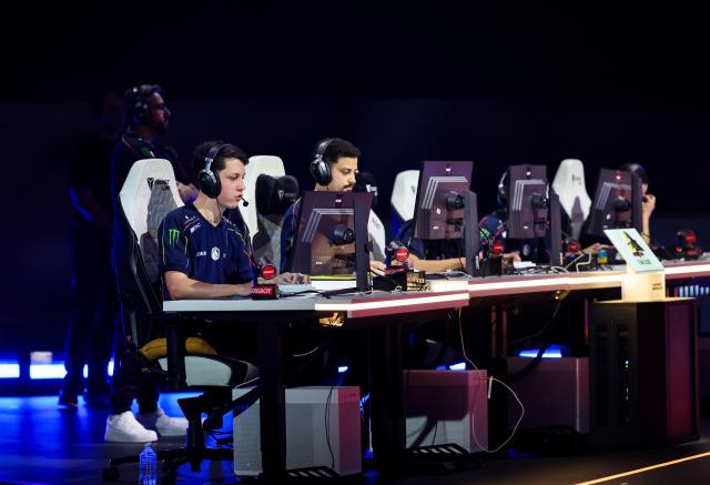 (260823) -- PARIS, Aug. 23, 2026 (Xinhua) -- Players of Team Liquid compete during the grand final of Crossfire between Baisha Gaming of China and Team Liquid at the 2026 Esports World Cup in Paris, France, Aug. 22, 2026. (Xinhua/Wu Huiwo)