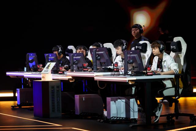 (260823) -- PARIS, Aug. 23, 2026 (Xinhua) -- Players of Baisha Gaming compete during the grand final of Crossfire between Baisha Gaming of China and Team Liquid at the 2026 Esports World Cup in Paris, France, Aug. 22, 2026. (Xinhua/Wu Huiwo)