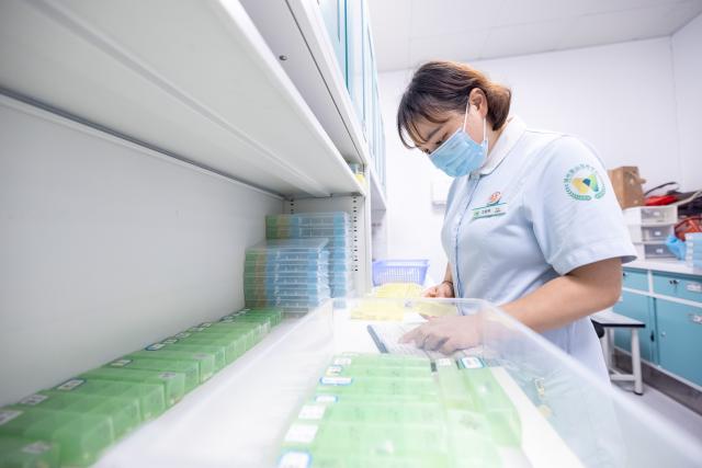 (260823) -- HUZHOU, Aug. 23, 2026 (Xinhua) -- Shen Wanting works at a pharmacy of the Shushan Healthcare Center in Huzhou City, east China's Zhejiang Province, Aug. 11, 2026.
  Senior residents at the Shushan Healthcare Center, an elderly care center in Huzhou, Zhejiang Province, sometimes misunderstand one another during daily conversations because of their advanced age. These moments inspired Shen Wanting, a post-95 nurse, and five colleagues of similar age to create micro dramas featuring these elderly residents and their daily lives at the center. 
  Five senior residents, whose average age is over 80, are regular cast members, and the oldest is over 90. 
  After gaining attention online, the production team has continued to release micro drama episodes. Since June 2025, they have produced over 160 episodes. (Photo by Yi Fan/Xinhua)