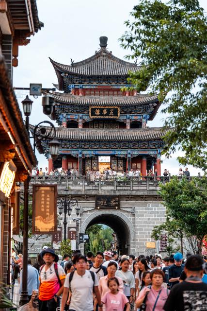 (260823) -- DALI, Aug. 23, 2026 (Xinhua) -- Tourists visit the ancient town of Dali in Dali, southwest China's Yunnan Province, Aug. 22, 2026. The ancient town of Dali has entered its peak tourism season during the summer holiday. According to the ancient town protection and management department, the ancient town recorded over 22 million tourist trips in the first seven months of 2026. (Xinhua/Hu Chao)