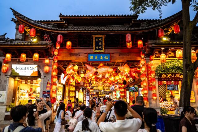(260823) -- DALI, Aug. 23, 2026 (Xinhua) -- Tourists visit the ancient town of Dali in Dali, southwest China's Yunnan Province, Aug. 22, 2026. The ancient town of Dali has entered its peak tourism season during the summer holiday. According to the ancient town protection and management department, the ancient town recorded over 22 million tourist trips in the first seven months of 2026. (Xinhua/Hu Chao)