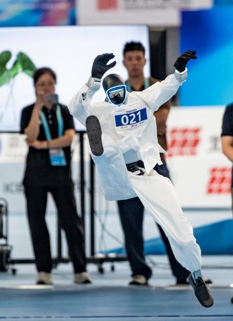 (260823) -- BEIJING, Aug. 23, 2026 (Xinhua) -- Robot of Unitree Robotics Team competes during the Tai Chi event of the 2nd World Humanoid Robot Games in Beijing, capital of China, Aug. 23, 2026. (Xinhua/Sun Fei)