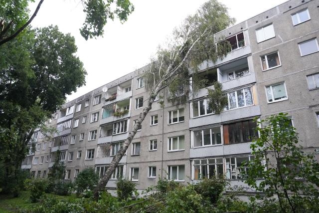 (260823) -- RIGA, Aug. 23, 2026 (Xinhua) -- This photo taken on Aug. 23, 2026 shows the aftermath of a powerful storm in Riga, Latvia. A powerful cyclone swept northward across the three Baltic states on Saturday, killing two as strong winds, torrential rain and thunderstorms ravaged Lithuania, Latvia and Estonia.
   Meteorological data showed Saturday's storm was the most destructive to hit Latvia since January 2005. (Photo by Edijs Palens/Xinhua)