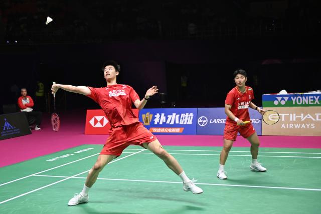 (260823) -- NEW DELHI, Aug. 23, 2026 (Xinhua) -- Feng Yanzhe (L)/Huang Dongping of China compete during the mixed doubles final match against Thom Gicquel/Delphine Delrue of France at BWF World Championships in New Delhi, India, Aug. 23, 2026. (Xinhua/Javed Dar)