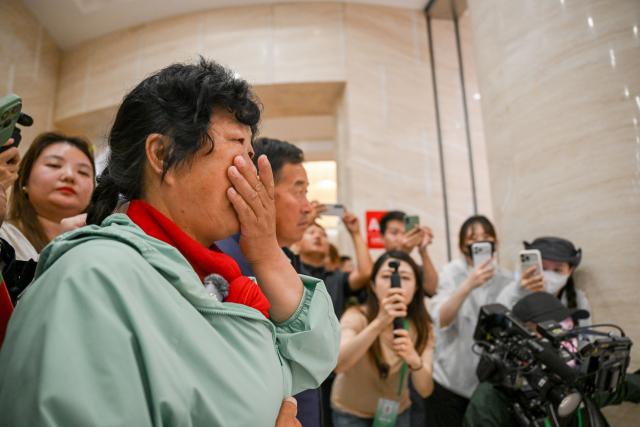(260823) -- ORDOS, Aug. 23, 2026 (Xinhua) -- Yin Yuzhen waits for Ronald Sakolsky at an airport in Ordos, north China's Inner Mongolia Autonomous Region, Aug. 23, 2026.
  Retired U.S. teacher Ronald Sakolsky, who once supported China's desertification control efforts, arrived in Ordos on Sunday and was reunited with his friend Yin Yuzhen, a national model worker who has been planting trees in the Maowusu Sandy Land for four decades.
  Their story began in 1999, when Sakolsky taught English at a school in central China's Henan Province under a teachers' exchange program between the two countries.
  After watching a television news report featuring Yin's tireless work, he was deeply moved and raised 5,000 U.S. dollars to help Yin and her husband in their afforestation efforts against desertification.
  The saplings bought and planted with that donation have since grown into a forest of more than 50,000 towering trees. (Xinhua/Lian Zhen)