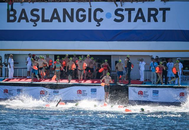 (260823) -- ISTANBUL, Aug. 23, 2026 (Xinhua) -- Swimmers start during the 38th Bosphorus Cross-Continental Swimming Race in Istanbul, Türkiye, Aug. 23, 2026. (Xinhua/Liu Lei)