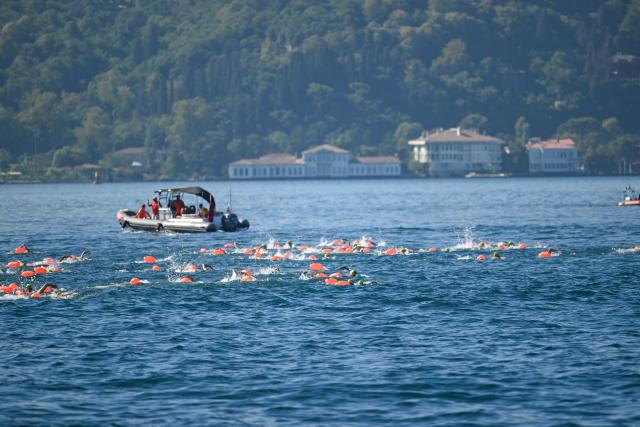 (260823) -- ISTANBUL, Aug. 23, 2026 (Xinhua) -- Swimmers compete during the 38th Bosphorus Cross-Continental Swimming Race in Istanbul, Türkiye, Aug. 23, 2026. (Xinhua/Liu Lei)