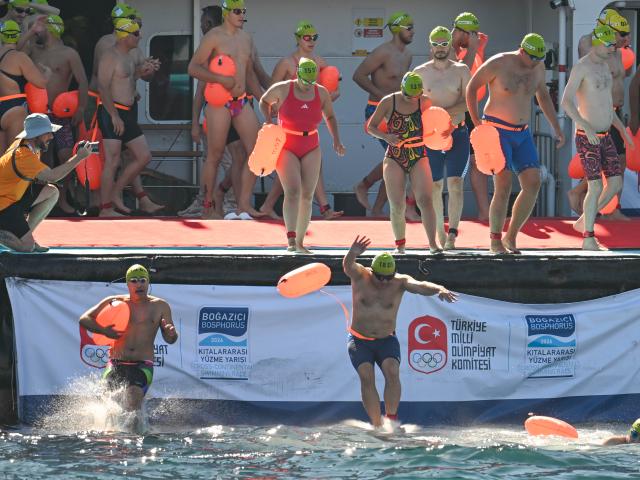 (260823) -- ISTANBUL, Aug. 23, 2026 (Xinhua) -- Swimmers start during the 38th Bosphorus Cross-Continental Swimming Race in Istanbul, Türkiye, Aug. 23, 2026. (Xinhua/Liu Lei)