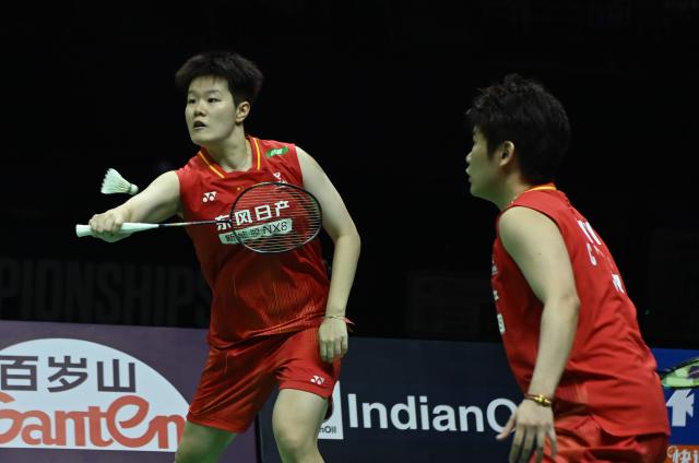 (260823) -- NEW DELHI, Aug. 23, 2026 (Xinhua) -- Tan Ning/Liu Shengshu (L) of China compete during the women's doubles final match against Baek Ha Na/Lee So Hee of South Korea at BWF World Championships in New Delhi, India, Aug. 23, 2026. (Xinhua/Javed Dar)