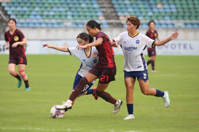 (260823) -- YANGON, Aug. 23, 2026 (Xinhua) -- Chen Yu-Chin (2nd R) of New Taipei City Hang Yuan FC competes during a preliminary match between New Taipei City Hang Yuan FC of Chinese Taipei and Ayeyawady FC Women of Myanmar at the 2026-2027 AFC Women's Champions League in Yangon, Myanmar, Aug. 23, 2026. (Xinhua/Myo Kyaw Soe)
