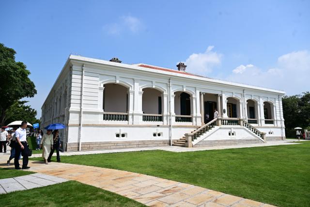 (260823) -- FUZHOU, Aug. 23, 2026 (Xinhua) -- This photo taken on Aug. 22, 2026 shows an exterior view of Gulangyu Art Space of the National Art Museum of China on Gulangyu Island in Xiamen, southeast China's Fujian Province.
  Leveraging its rich historical and cultural heritage, the city of Xiamen has strived to bring traditional heritage into modern-day life and developed a range of cultural spaces that blend ancient traditions with modern styles. (Xinhua/Lin Shanchuan)
