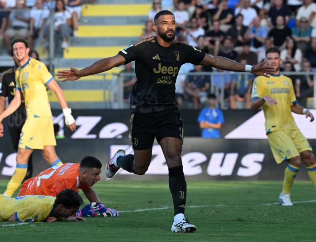 (260824) -- FROSINONE, Aug. 24, 2026 (Xinhua) -- Juventus' Bremer (front) celebrates his goal during during the Italian Serie A football match between Frosinone and Juventus in Frosinone, Italy, Aug. 23, 2026. (Photo by Alberto Lingria/Xinhua)