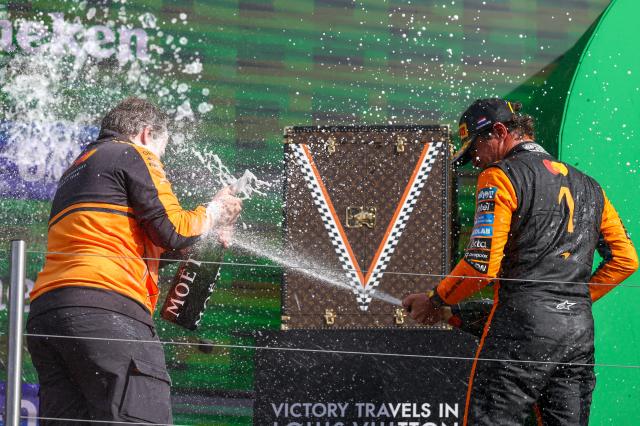 (260824) -- ZANDVOORT, Aug. 24, 2026 (Xinhua) -- McLaren's British driver Lando Norris (R) sprays champagne on the podium during the awarding ceremony after the Formula 1 Dutch Grand Prix Race at Zandvoort Circuit, near Amsterdam, the Netherlands, Aug. 23, 2026. (Photo by Qian Jun/Xinhua)