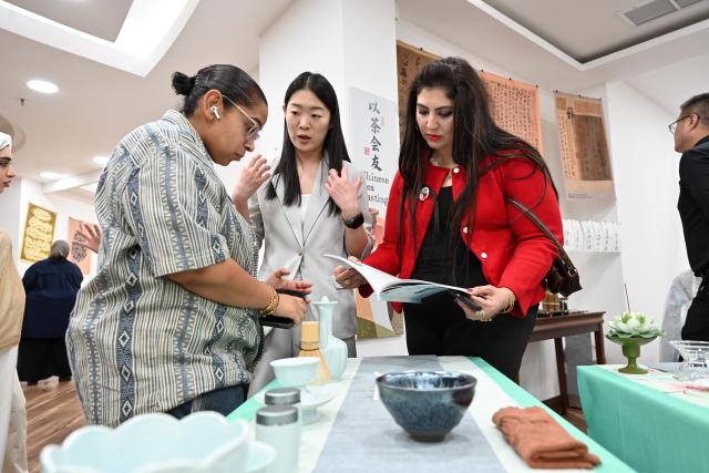 (260824) -- KUWAIT CITY, Aug. 24, 2026 (Xinhua) -- People participate in the Chinese & Kuwaiti Tea Art and Treats Tasting event at the China Cultural Center in Kuwait in Hawalli Governorate, Kuwait, Aug. 23, 2026. More than 150 people gathered Sunday evening here for the event, where they savored teas and sweets and learned about tea-making traditions in both countries.
   Jointly organized by the China Cultural Center in Kuwait and Kuwait's National Council for Culture, Arts and Letters (NCCAL), the event was part of Kuwait's 18th Summer Cultural Festival. It aimed to introduce Chinese and Kuwaiti tea traditions and promote cultural and people-to-people exchanges between the two countries. (Photo by Asad/Xinhua)