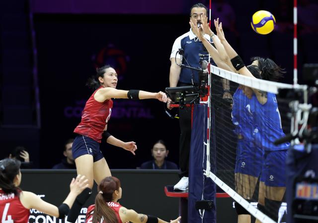 (260824) -- TIANJIN, Aug. 24, 2026 (Xinhua) -- Chim Wing Lam (L) of China's Hong Kong spikes the ball during the pool C match between Vietnam and China's Hong Kong at AVC Women's Volleyball Continental Championship in Tianjin, China, Aug. 24, 2026. (Xinhua/Sun Fanyue)