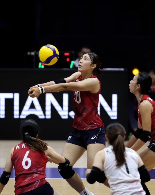 (260824) -- TIANJIN, Aug. 24, 2026 (Xinhua) -- Yim Wing Ni (top) of China's Hong Kong competes during the pool C match between Vietnam and China's Hong Kong at AVC Women's Volleyball Continental Championship in Tianjin, China, Aug. 24, 2026. (Xinhua/Sun Fanyue)