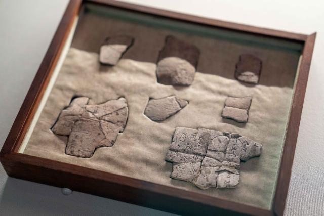 (260824) -- CHANGSHA, Aug. 24, 2026 (Xinhua) -- Exhibits of oracle bone inscriptions are displayed at the Exhibition Hall of the Project for the Protection of Language Resources of China in Changsha, central China's Hunan Province, Aug. 24, 2026. A new exhibition hall dedicated to the preservation of China's diverse language resources opened on Monday in Changsha, capital of central China's Hunan Province, bringing a decade-long effort to document languages and dialects to the public through digital and interactive displays.
  The Exhibition Hall of the Project for the Protection of Language Resources of China, located in the Hunan Museum, brings together recordings and other language materials collected from more than 1,800 field survey sites across China, covering Chinese dialects, ethnic minority languages and related cultural traditions. (Xinhua/Xue Yuge)