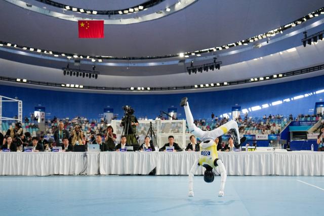(260824) -- BEIJING, Aug. 24, 2026 (Xinhua) -- The robot of Chengdu AGIbot Team competes during the Floor Exercise of Gymnastics event of the 2nd World Humanoid Robot Games in Beijing, capital of China, Aug. 24, 2026. (Xinhua/Ju Huanzong)