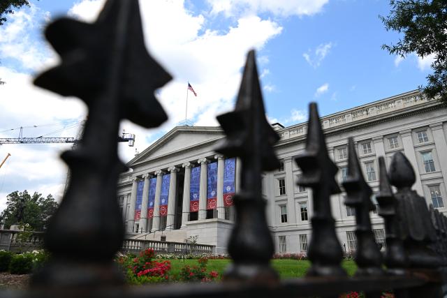 (260824) -- WASHINGTON, Aug. 24, 2026 (Xinhua) -- This photo taken on Aug. 24, 2026 shows the U.S. Treasury Building in Washington, D.C., the United States. Flash: U.S. to impose new economic sanctions on Iran: Bessent (Xinhua/Li Rui)
