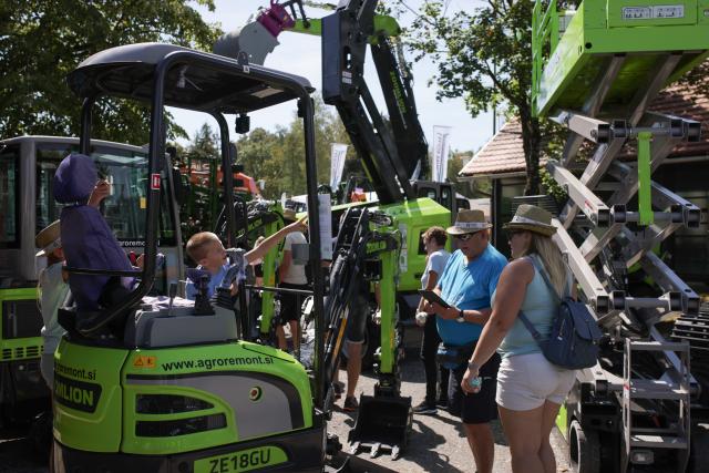 (260824) -- GORNJA RADGONA, Aug. 24, 2026 (Xinhua) -- People observe agricultural machinery on display during the 64th International Fair of Agriculture and Food (AGRA) in Gornja Radgona, northeast Slovenia, Aug. 24, 2026. (Photo by Zeljko Stevanic/Xinhua)