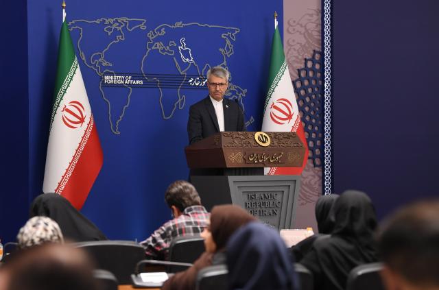 (260824) -- TEHRAN, Aug. 24, 2026 (Xinhua) -- Iranian Foreign Ministry spokesperson Esmaeil Baghaei attends a press briefing in Tehran, Iran, Aug. 24, 2026. Baghaei said on Monday that his country will not let the war end based on conditions set by the "aggressive" parties. (Xinhua/Shadati)