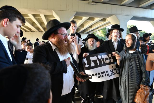 (260824) -- BNEI BRAK, Aug. 24, 2026 (Xinhua) -- Ultra-Orthodox Jews stage a protest against the expansion of military conscription near Bnei Brak, Israel, Aug. 24, 2026. (JINI via Xinhua)