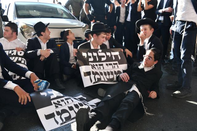(260824) -- BNEI BRAK, Aug. 24, 2026 (Xinhua) -- Ultra-Orthodox Jews stage a protest against the expansion of military conscription near Bnei Brak, Israel, Aug. 24, 2026. (JINI via Xinhua)
