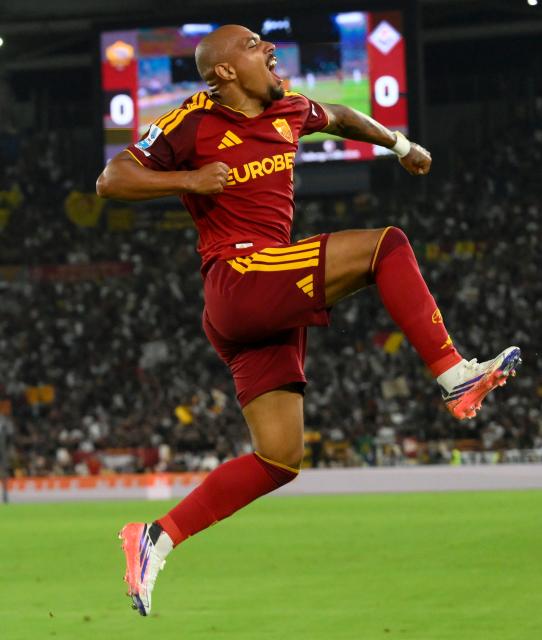 (260825) -- ROME, Aug. 25, 2026 (Xinhua) -- Roma's Donyell Malen celebrates his goal during the Italian Serie A football match between Roma and Fiorentina in Rome, Italy, Aug. 24, 2026. (Photo by Alberto Lingria/Xinhua)