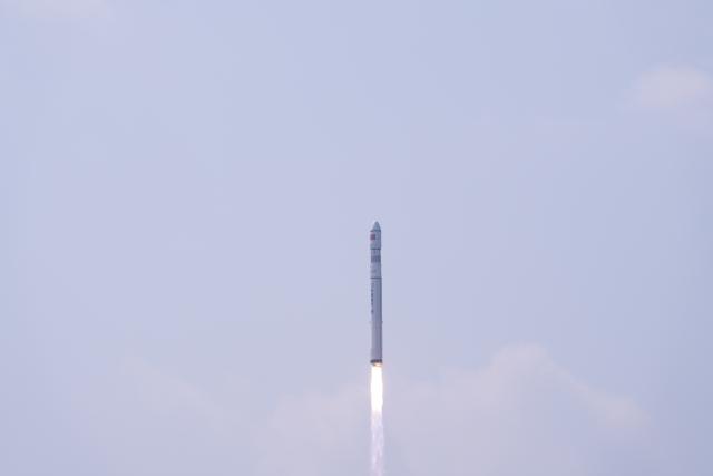 (260825) -- TAIYUAN, Aug. 25, 2026 (Xinhua) -- A Long March-6C carrier rocket, carrying seven satellites, blasts off from the Taiyuan Satellite Launch Center in north China's Shanxi Province, Aug. 25, 2026. The rocket blasted off at 11:21 a.m. (Beijing Time) and successfully sent the satellites into the planned orbit.
  This launch marked the 665th flight mission of the Long March carrier rocket series, according to the launch center. (Photo by Wang Yapeng/Xinhua)