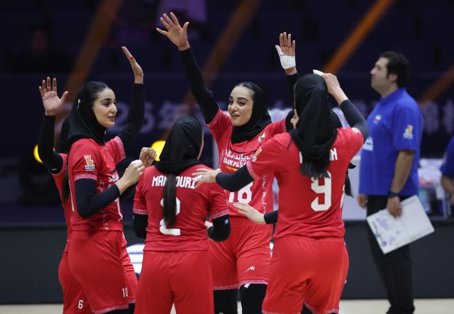 (260825) -- TIANJIN, Aug. 25, 2026 (Xinhua) -- Players of Iran celebrate scoring during the pool A match between Iran and Iraq at AVC Women's Volleyball Continental Championship in Tianjin, China, Aug. 25, 2026. (Xinhua/Sun Fanyue)