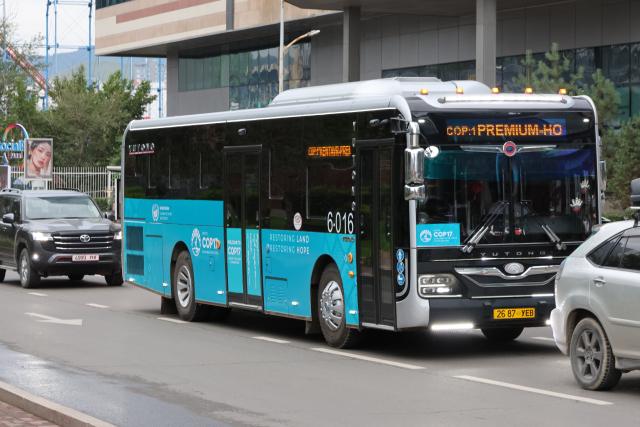 (260825) -- ULAN BATOR, Aug. 25, 2026 (Xinhua) -- A bus produced by Chinese electric bus manufacturer Yutong Bus Co., Ltd., a transportation partner authorized for the 17th session of the Conference of the Parties (COP17) to the United Nations Convention to Combat Desertification (UNCCD), is pictured on a street in Ulan Bator, Mongolia, Aug. 17, 2026. (Xinhua/Bolortsetseg)