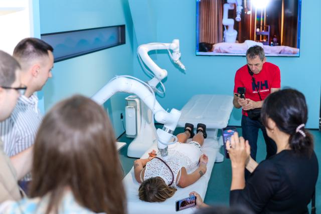 (260827) -- BEIJING, Aug. 27, 2026 (Xinhua) -- A member of a joint China-Russia media delegation experiences a massage robot at the National Pilot Base for Embodied AI Applications in Hangzhou, east China's Zhejiang Province, Aug. 22, 2026.
  The delegation visited Hangzhou, Wuhan and Shenzhen in recent days to learn about the AI robotics industry. (Xinhua/Jiang Han)
