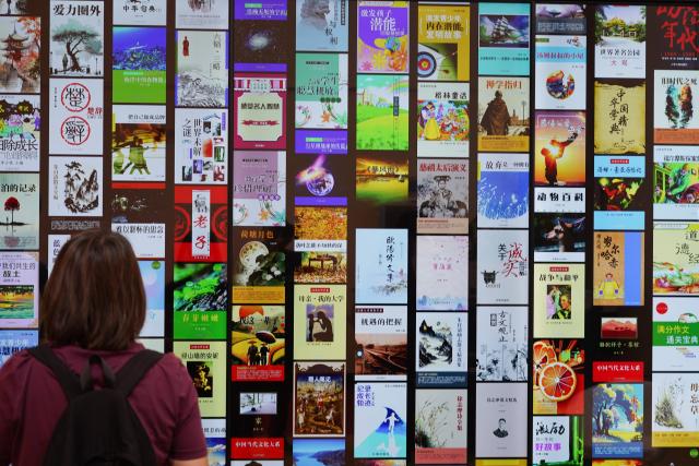 (260827) -- JINAN, Aug. 27, 2026 (Xinhua) -- A visitor looks at a digital screen the 16th China International Digital Publishing Expo in Jinan, east China's Shandong Province, Aug. 27, 2026.
  The expo will run from Aug. 27 to 29 in Jinan, capital of east China's Shandong Province. First held in 2005, the expo is a major platform aimed at promoting the development of the digital publishing industry. (Xinhua/Zhu Zheng)
