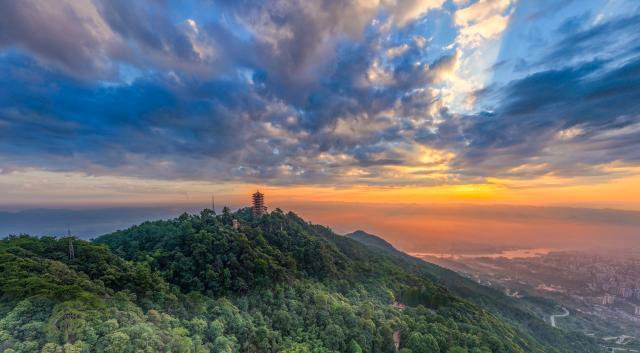 (260827) -- CHONGQING, Aug. 27, 2026 (Xinhua) -- An aerial drone photo taken on Aug. 26, 2026 shows the sunrise scenery of Jinyun Mountain, Beibei District, southwest China's Chongqing.
  Located along the Jialing River, Jinyun Mountain Reserve is an important ecological barrier in Chongqing and one of the best-preserved subtropical evergreen broad-leaved forest ecosystems in China. 
  Years ago, ecological conservation in the reserve was under severe strain, as unauthorized construction, irregular business activities, and unregulated expansion of farm-stay tourism ran rampant. 
  In June 2018, Chongqing launched the comprehensive ecological environment improvement project of Jinyun Mountain. 
  To date, the reserve has restored 774,000 square meters of ecology and planted about 1 million ornamental plants. The forest coverage rate has increased from 94 percent to 98 percent. 
  In 2025, the collective economic income of villages in the Jinyun Mountain area reached 27.784 million yuan (about 4.13 million U.S. dollars), and villagers' per capita annual income increased by 9.5 percent year-on-year, achieving a win-win situation for ecological protection, industrial development, and villagers' income growth. (Photo by Qin Tingfu/Xinhua)