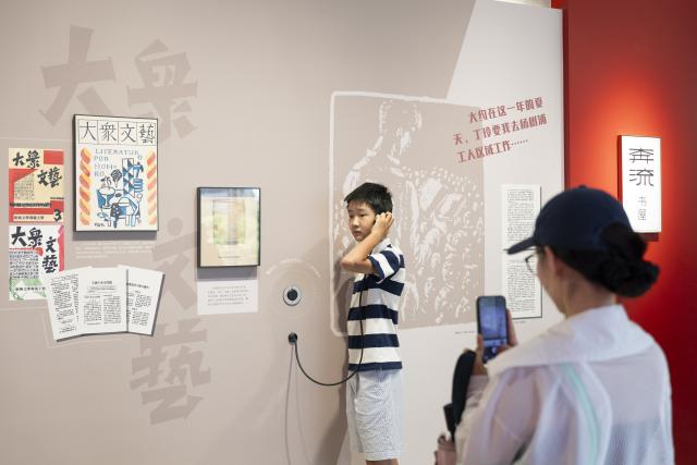 (260827) -- SHANGHAI, Aug. 27, 2026 (Xinhua) -- A boy listens to audio literary excerpts at Shanghai Literature Museum in Hongkou District, east China's Shanghai, Aug. 27, 2026. After years of preparation, the Shanghai Literature Museum, a comprehensive literary institution, officially opened to the public on Thursday, offering a concentrated showcase of the evolution and remarkable achievements of Shanghai literature. 
   The museum consists of a main building and three historic buildings, featuring five permanent exhibition zones that reveal the history and character of Shanghai literature from different perspectives. (Xinhua/Wang Xiang)