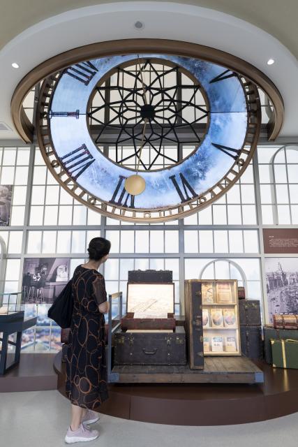 (260827) -- SHANGHAI, Aug. 27, 2026 (Xinhua) -- A woman visits Shanghai Literature Museum in Hongkou District, east China's Shanghai, Aug. 27, 2026. After years of preparation, the Shanghai Literature Museum, a comprehensive literary institution, officially opened to the public on Thursday, offering a concentrated showcase of the evolution and remarkable achievements of Shanghai literature. 
   The museum consists of a main building and three historic buildings, featuring five permanent exhibition zones that reveal the history and character of Shanghai literature from different perspectives. (Xinhua/Wang Xiang)