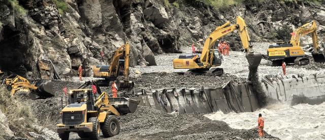 (260827) -- LHASA, Aug. 27, 2026 (Xinhua) -- Rescue vehicles clear a road leading to mudslide-hit areas in Xigaze, southwest China's Xizang Autonomous Region, Aug. 27, 2026. After a mudslide struck Gyirong Port in Gyirong County on Wednesday morning, local traffic authorities swiftly carried out emergency rescue and road clearance operations on the affected section of national highway G216 leading to the Gyirong Port. As of 6:00 p.m. on Thursday, approximately 800 meters of the affected section had been cleared and reopened. (Xinhua)