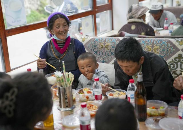 (260827) -- XIGAZE, Aug. 27, 2026 (Xinhua) -- Evacuees from Seqiong Village have meal provided by the government in Jifu Village of Gyirong County in Xigaze, southwest China's Xizang Autonomous Region, Aug. 27, 2026. Residents affected by a mudslide in Gyirong County, southwest China's Xizang Autonomous Region, have been resettled, and all stranded tourists have been transferred, local authorities said Thursday.
   A total of 499 villagers and construction workers have all been properly accommodated. Meanwhile, 555 affected tourists were evacuated and transferred under the coordination of cultural and tourism authorities. No tourists remain stranded.
   Civil aviation authorities have also joined the rescue efforts. As of 3 p.m. Thursday, civil aviation services had transported 324 rescue personnel and delivered 24 tonnes of rescue equipment, daily necessities and medical supplies to the disaster-hit area, providing support for emergency response and the relocation of affected residents.
   The mudslide struck Gyirong Port in Gyirong County, Xizang, on Wednesday morning. As of 8 a.m. on Thursday, three people had been killed, 558 others remained missing, while two local villagers had been rescued. (Xinhua/Jigme Dorje)