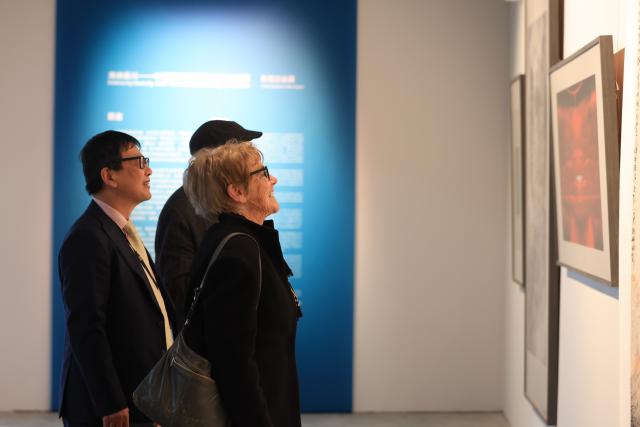 (260827) -- WELLINGTON, Aug. 27, 2026 (Xinhua) -- Visitors view Chinese paintings on display at the opening ceremony of an international art dialogue exhibition by China National Academy of Painting in Wellington, New Zealand, Aug. 27, 2026. An international art dialogue exhibition by China National Academy of Painting kicked off in the New Zealand capital on Thursday in celebration of the 20th anniversary of sister city relations between Wellington and Beijing. (Photo by Meng Tao/Xinhua)