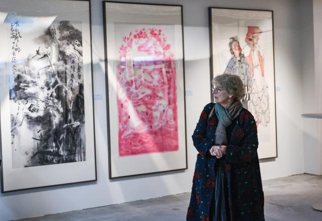 (260827) -- WELLINGTON, Aug. 27, 2026 (Xinhua) -- A visitor views Chinese paintings on display at the opening ceremony of an international art dialogue exhibition by China National Academy of Painting in Wellington, New Zealand, Aug. 27, 2026. An international art dialogue exhibition by China National Academy of Painting kicked off in the New Zealand capital on Thursday in celebration of the 20th anniversary of sister city relations between Wellington and Beijing. (Xinhua/Long Lei)
