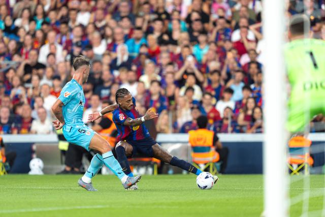 (260828) -- BARCELONA, Aug. 28, 2026 (Xinhua) -- FC Barcelona's Raphinha (R) vies with Athletic Club's Yeray Alvarez during the La Liga football match between FC Barcelona and Athletic Club in Barcelona, Spain, on Aug. 27, 2026. (Photo by Joan Gosa/Xinhua)