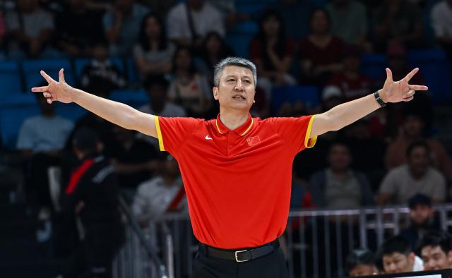 (260828) -- DOHA, Aug. 28, 2026 (Xinhua) -- Guo Shiqiang, head coach of China, gestures during the second round match between China and Qatar of the FIBA World Cup Asian Qualifiers in Doha, Qatar, Aug. 27, 2026. (Photo by Nikku/Xinhua)